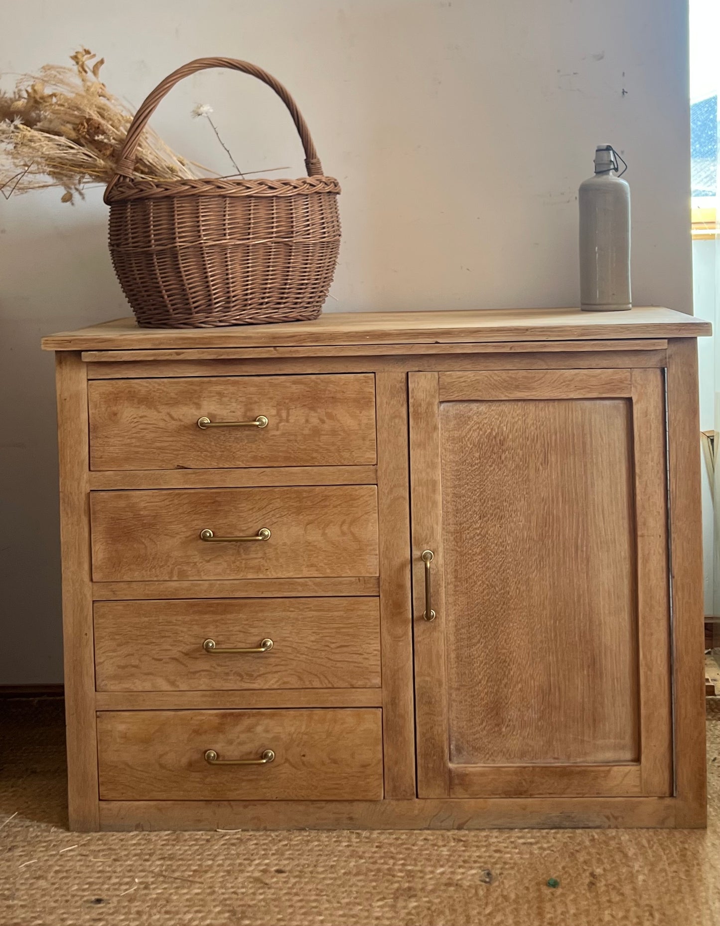 Buffet vintage ancien en chêne brut : commode , meuble tv , vaisselier , buffet …