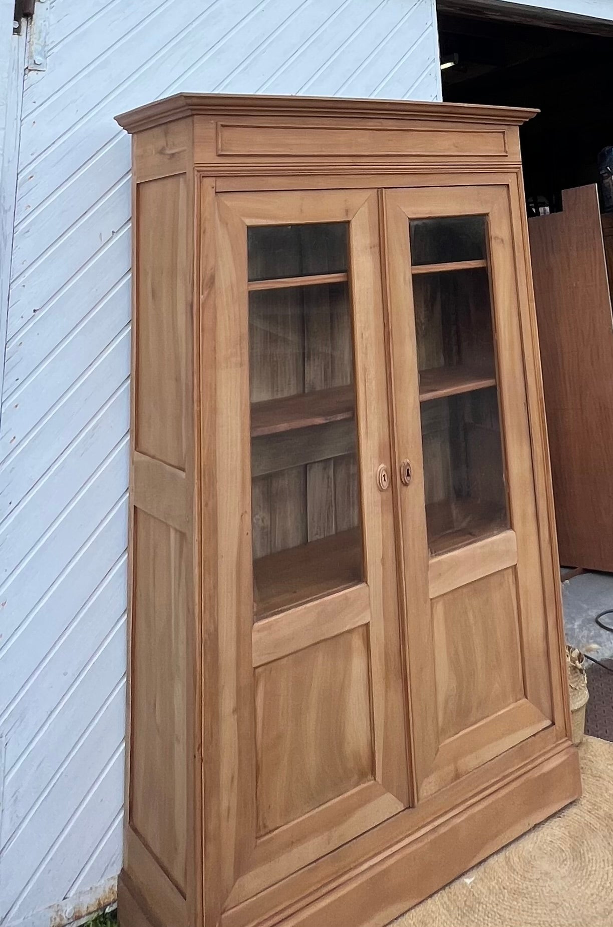 Armoire ancienne vaisselier bibliothèque en bois massif brut