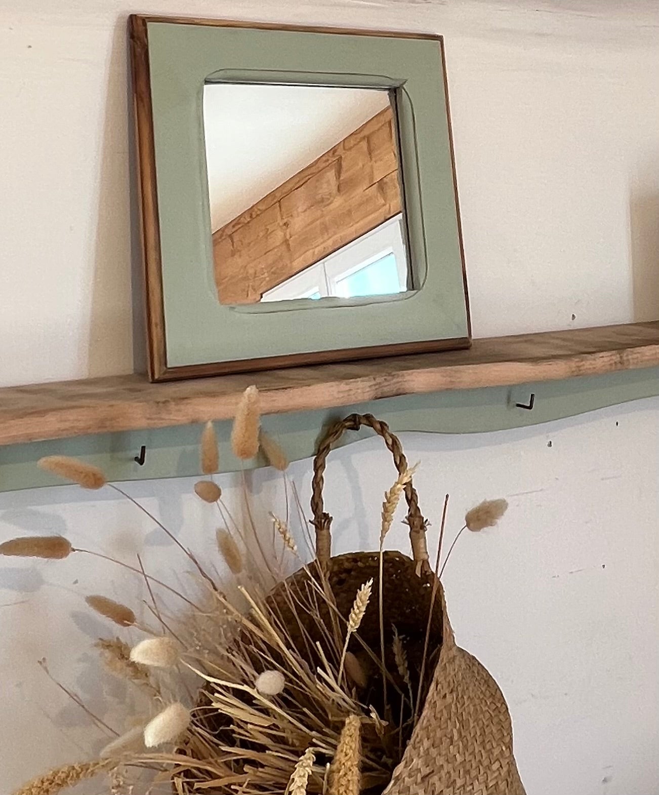 Petit miroir carré ancien en bois massif brut et vert amande