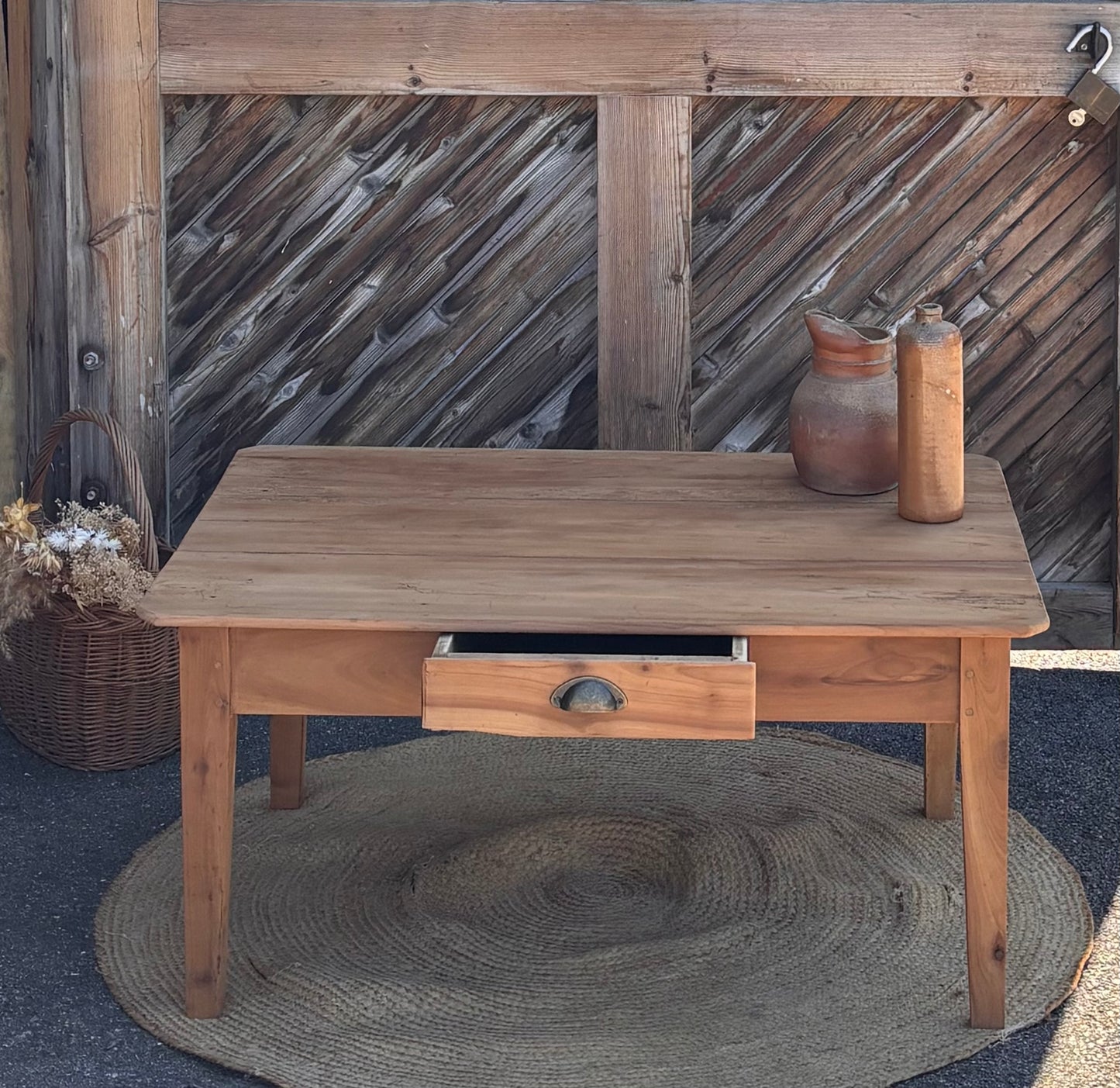 Table basse de ferme ancienne 1 tiroir en bois massif brut