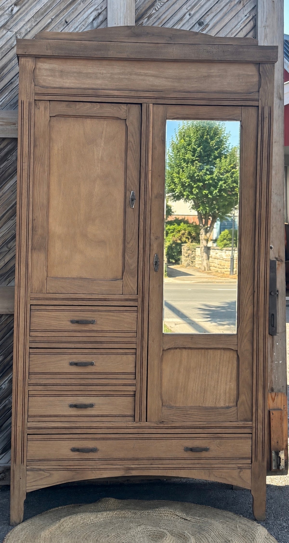 Grande armoire ancienne en chêne brut