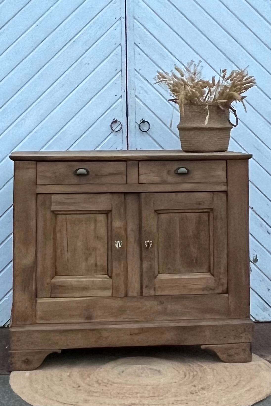 Buffet ancien en chêne massif brut