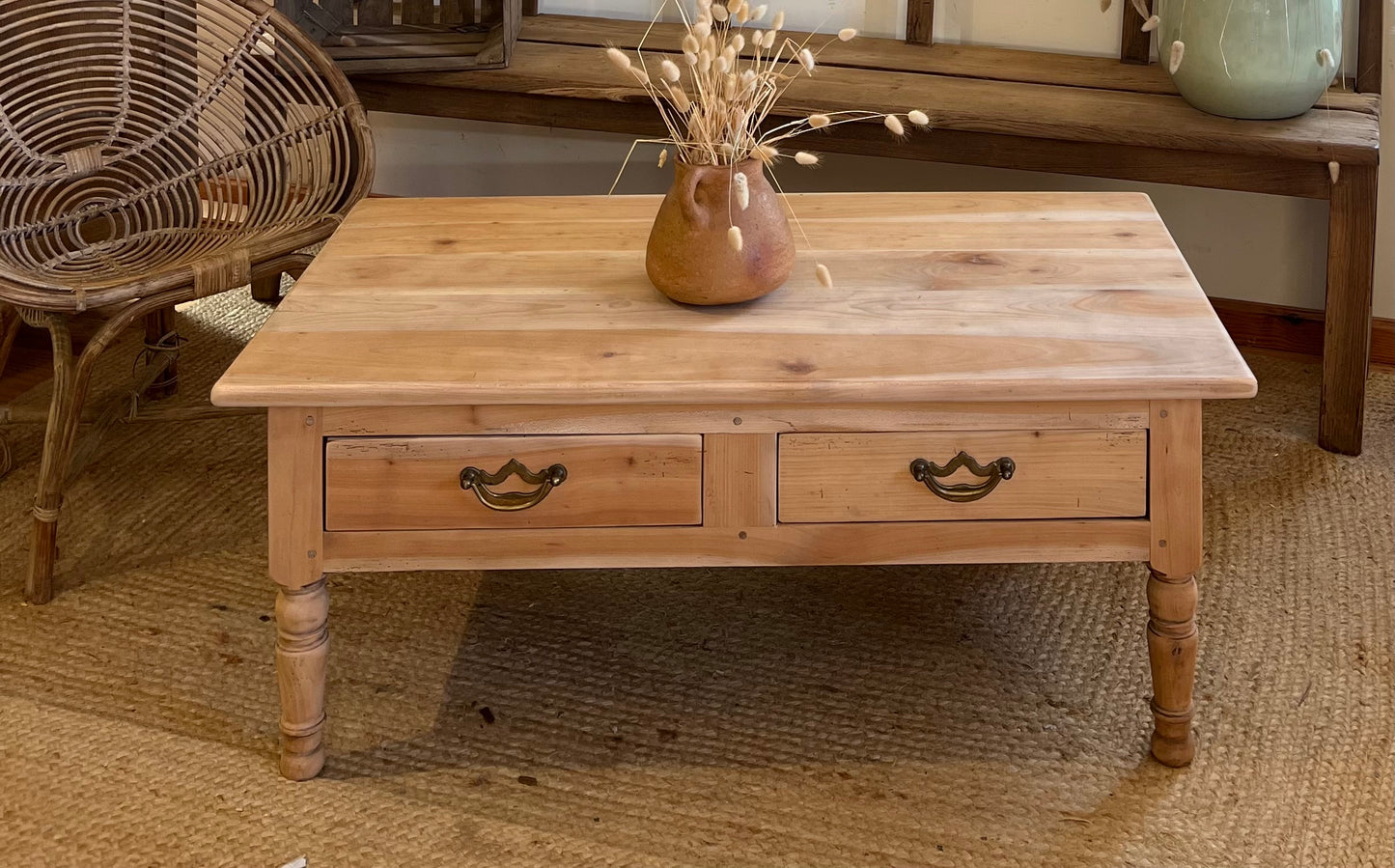 Table basse rénovée en bois massif brut 2 tiroirs coulissants + 1 rallonge