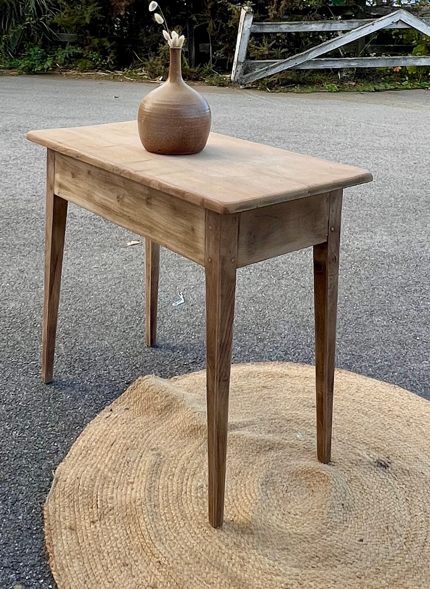 Petite table de ferme ancienne 1 tiroir en chêne massif brut