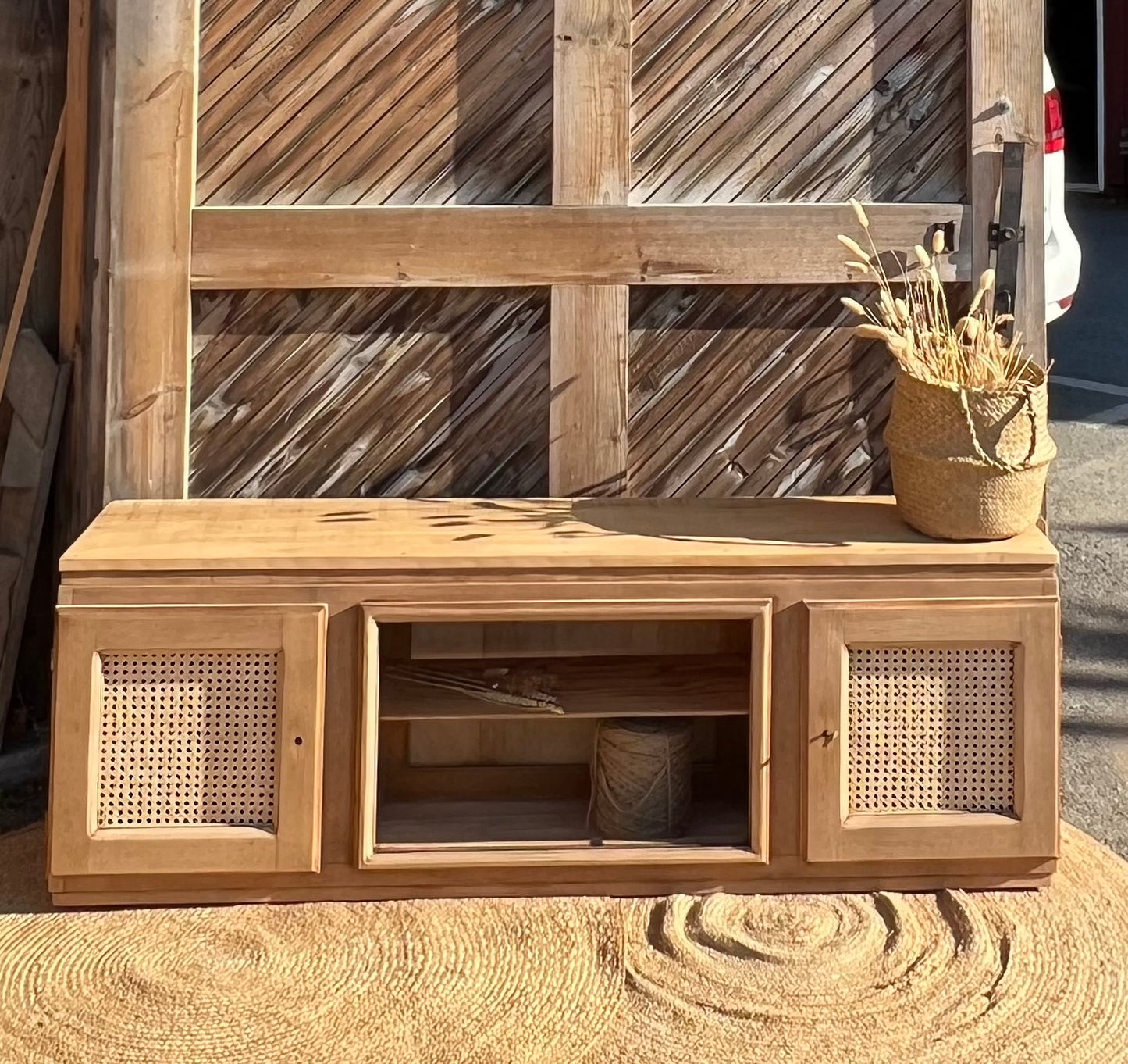 Meuble télé tv ancien en bois massif brut et cannage