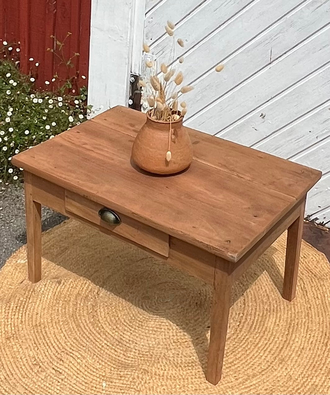 Table basse de ferme ancienne 1 tiroir en bois massif brut