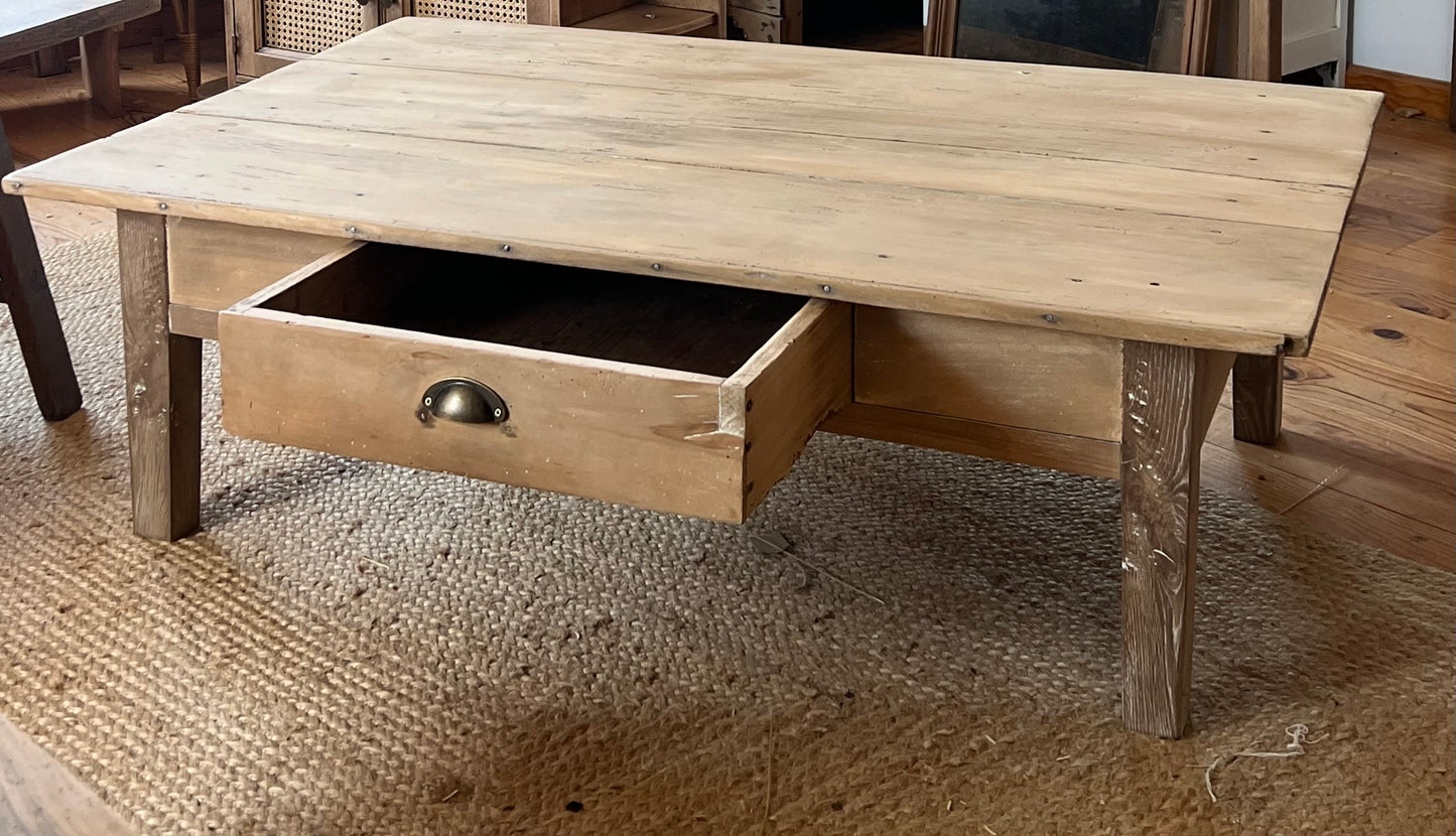 Grande table basse de ferme ancienne en bois massif brut 1 tiroir
