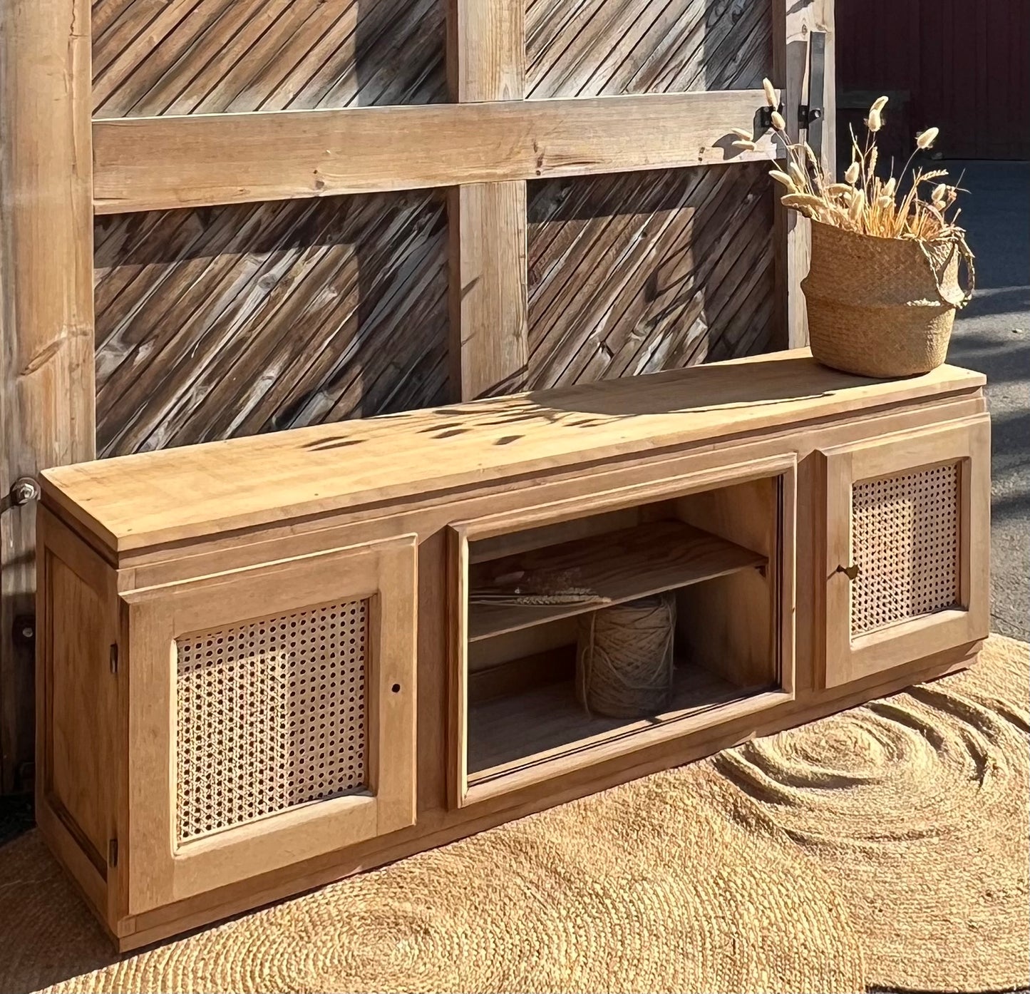Meuble télé tv ancien en bois massif brut et cannage