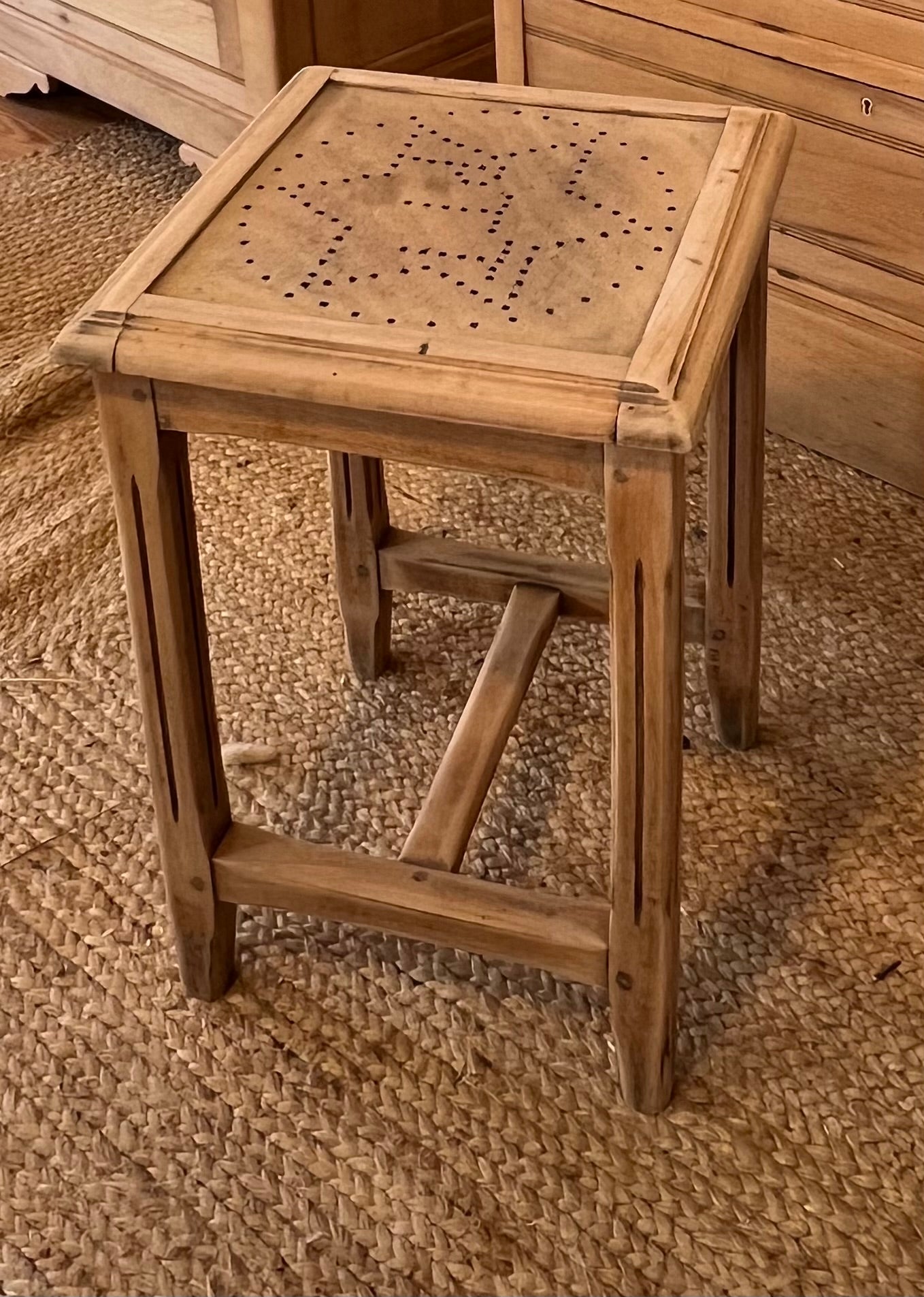 Tabouret vintage en chêne brut