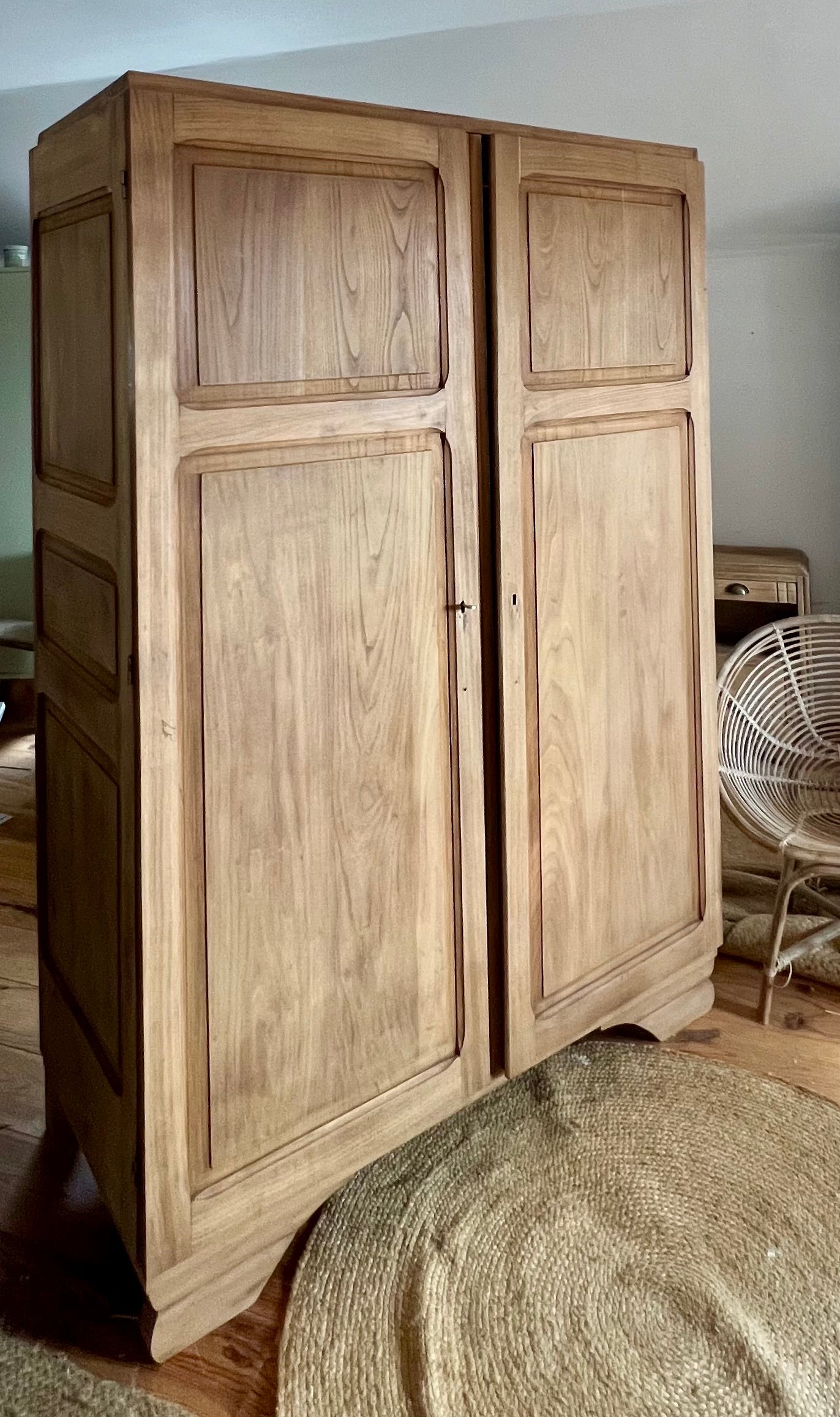 Armoire ancienne en chêne massif brut