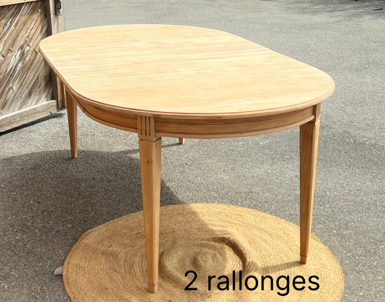 Grande table ronde 2 rallonges rénovée en bois massif brut