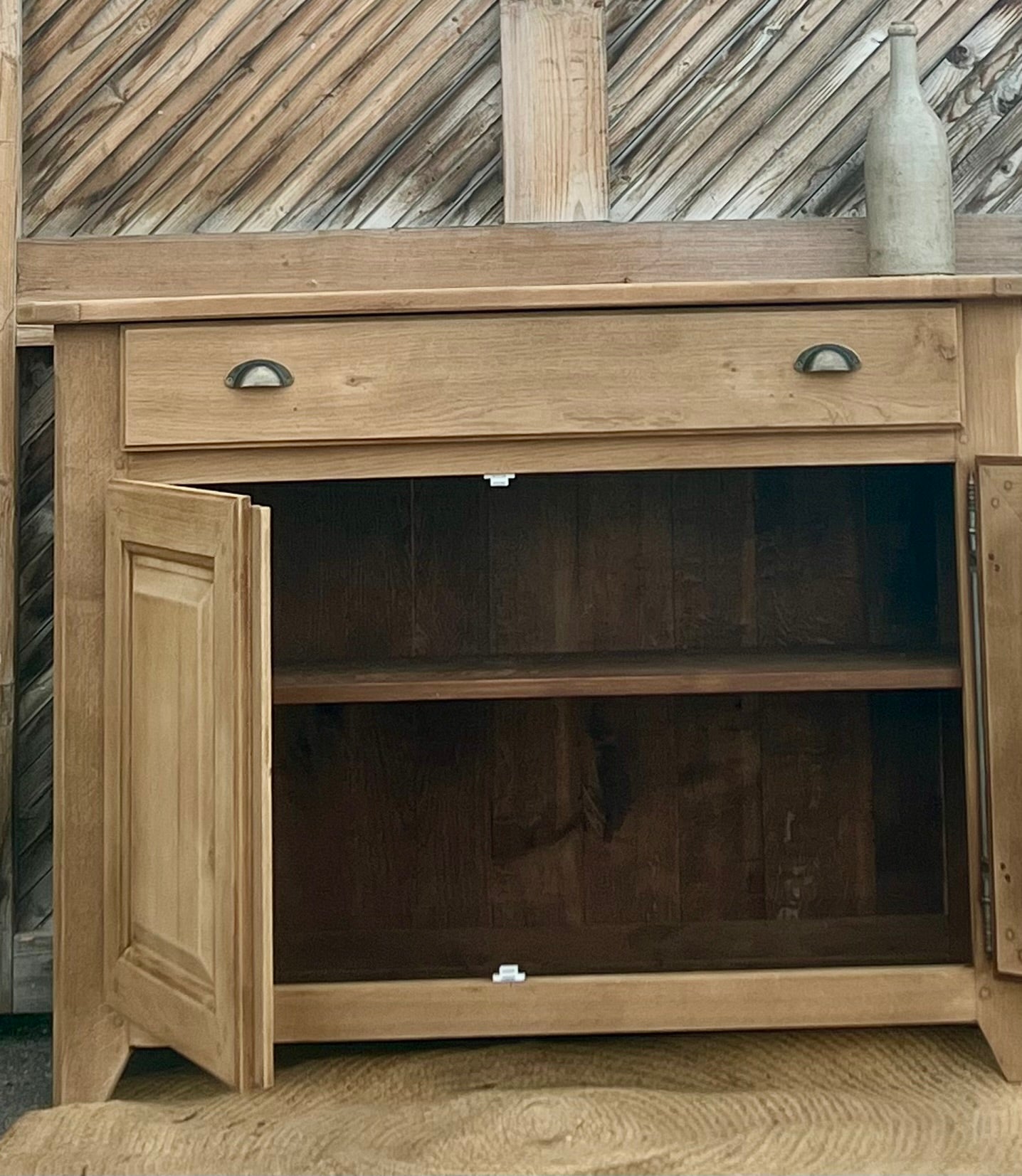 Buffet parisien ancien en chêne massif brut