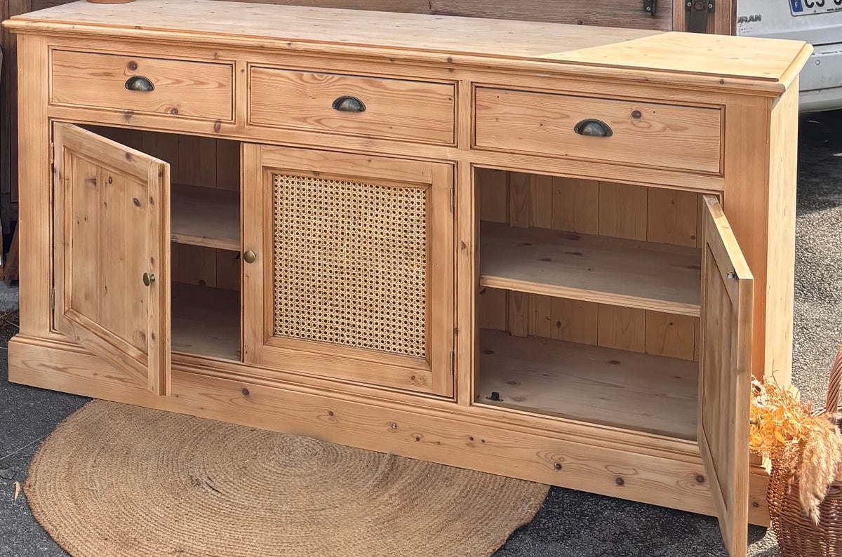 Buffet enfilade rénovée en bois massif brut et cannage