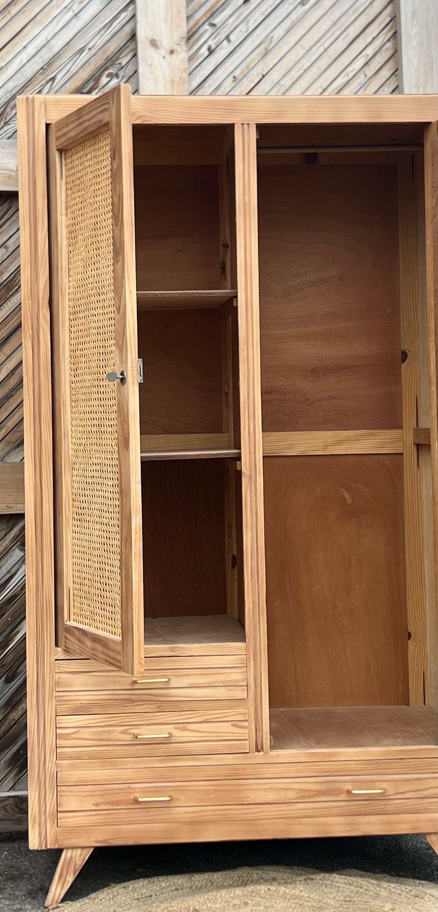 Armoire penderie + étagères ancienne vintage en bois brut et cannage