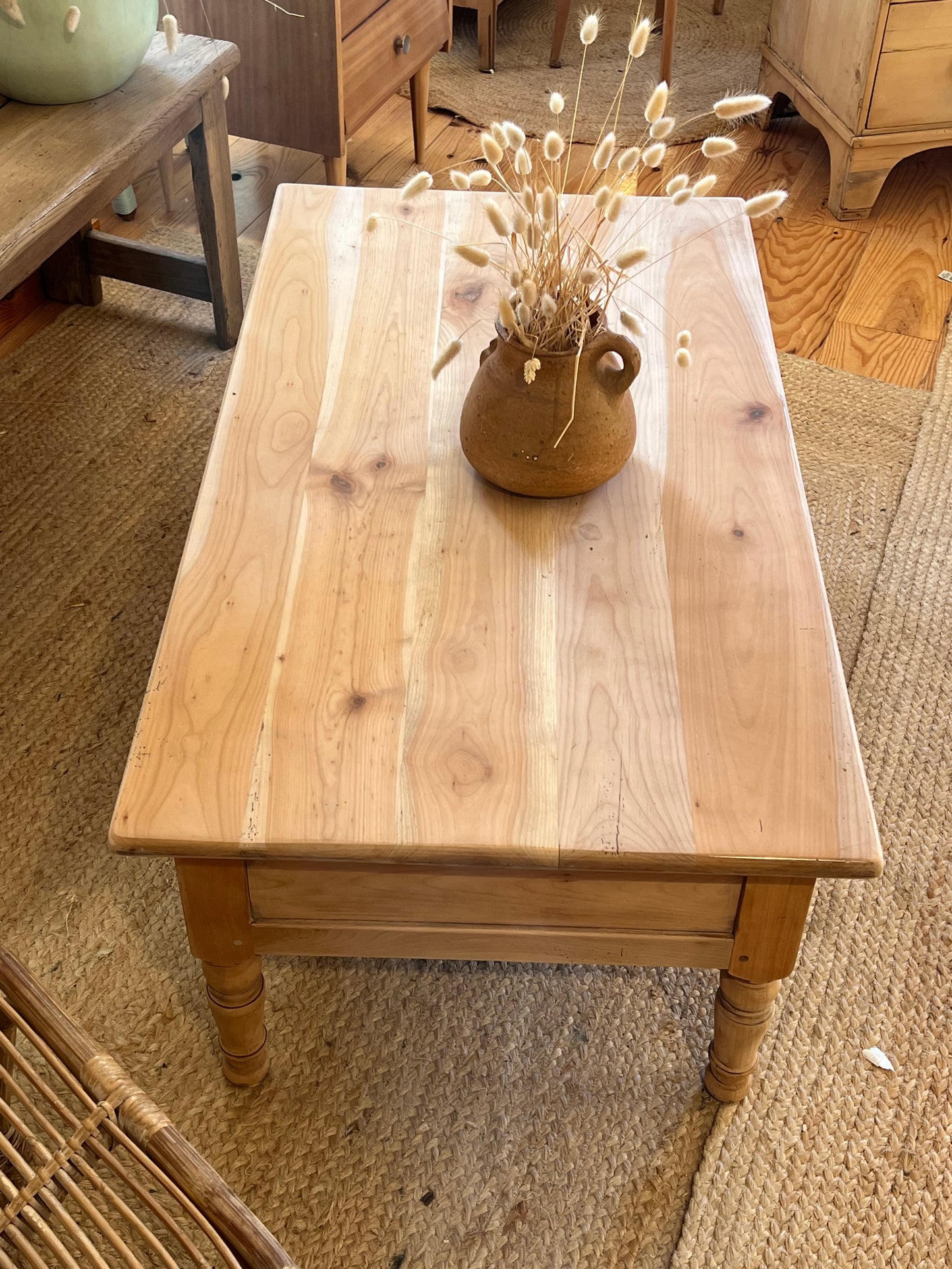 Table basse rénovée en bois massif brut 2 tiroirs coulissants + 1 rallonge