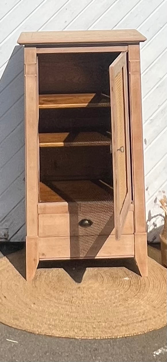 Petite armoire parisienne ancienne en bois massif brut et cannage pieds compas