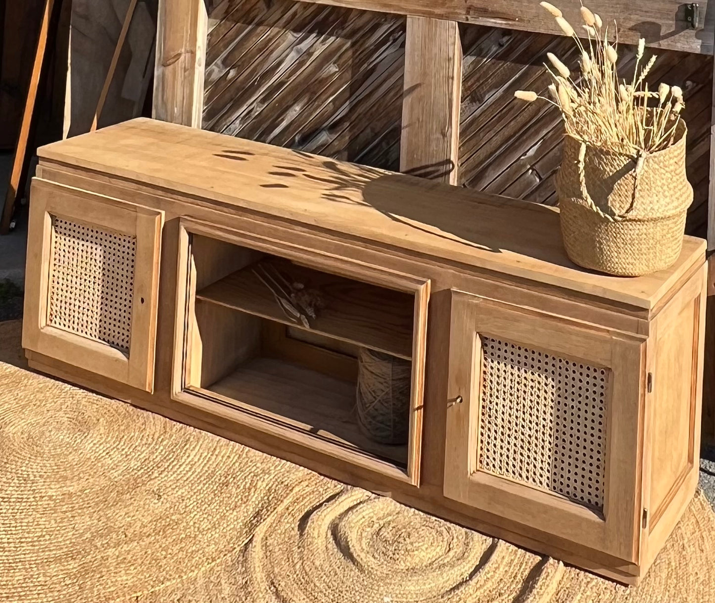 Meuble télé tv ancien en bois massif brut et cannage