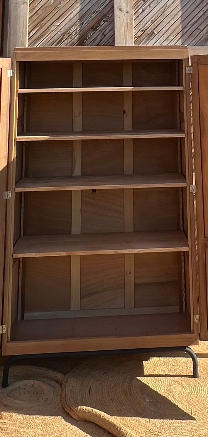 Armoire d’école vintage en bois brut