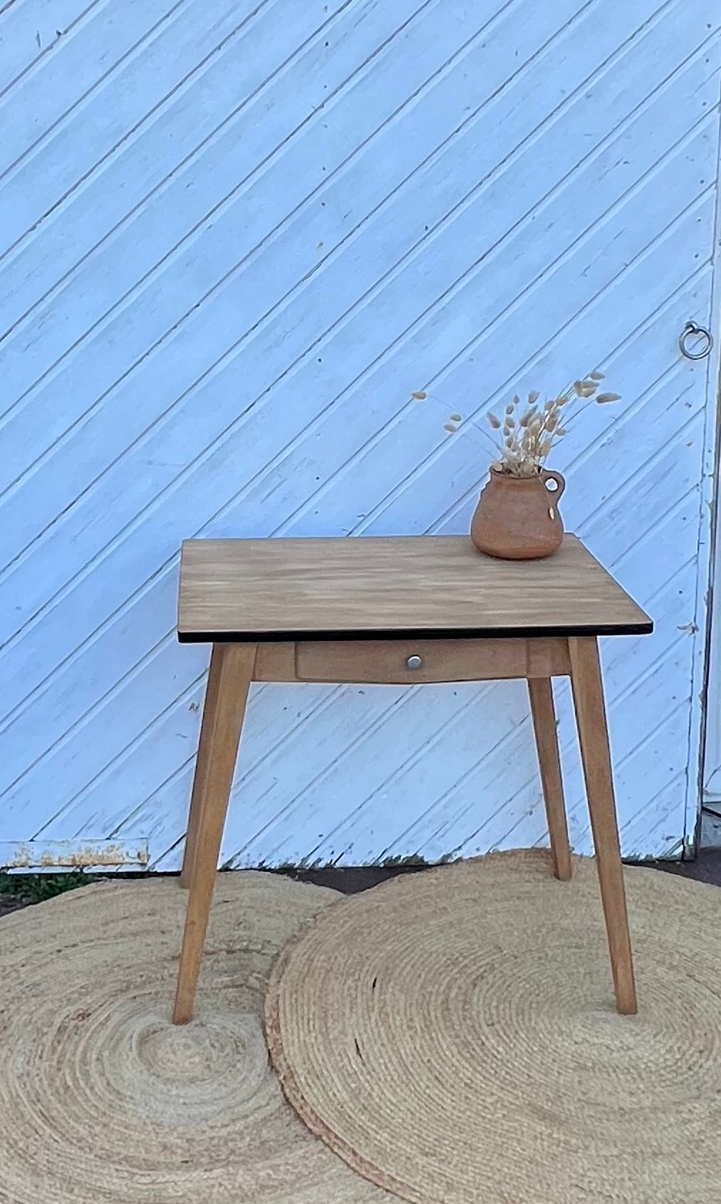 Bureau vintage des années 50 en bois brut pieds compas 1 tiroir