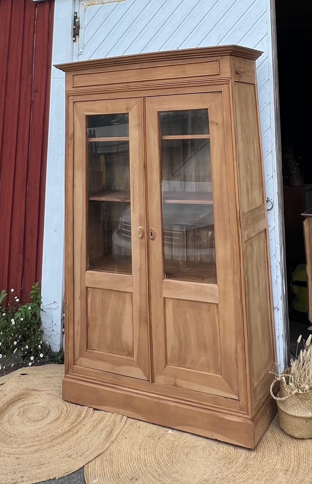 Armoire ancienne vaisselier bibliothèque en bois massif brut