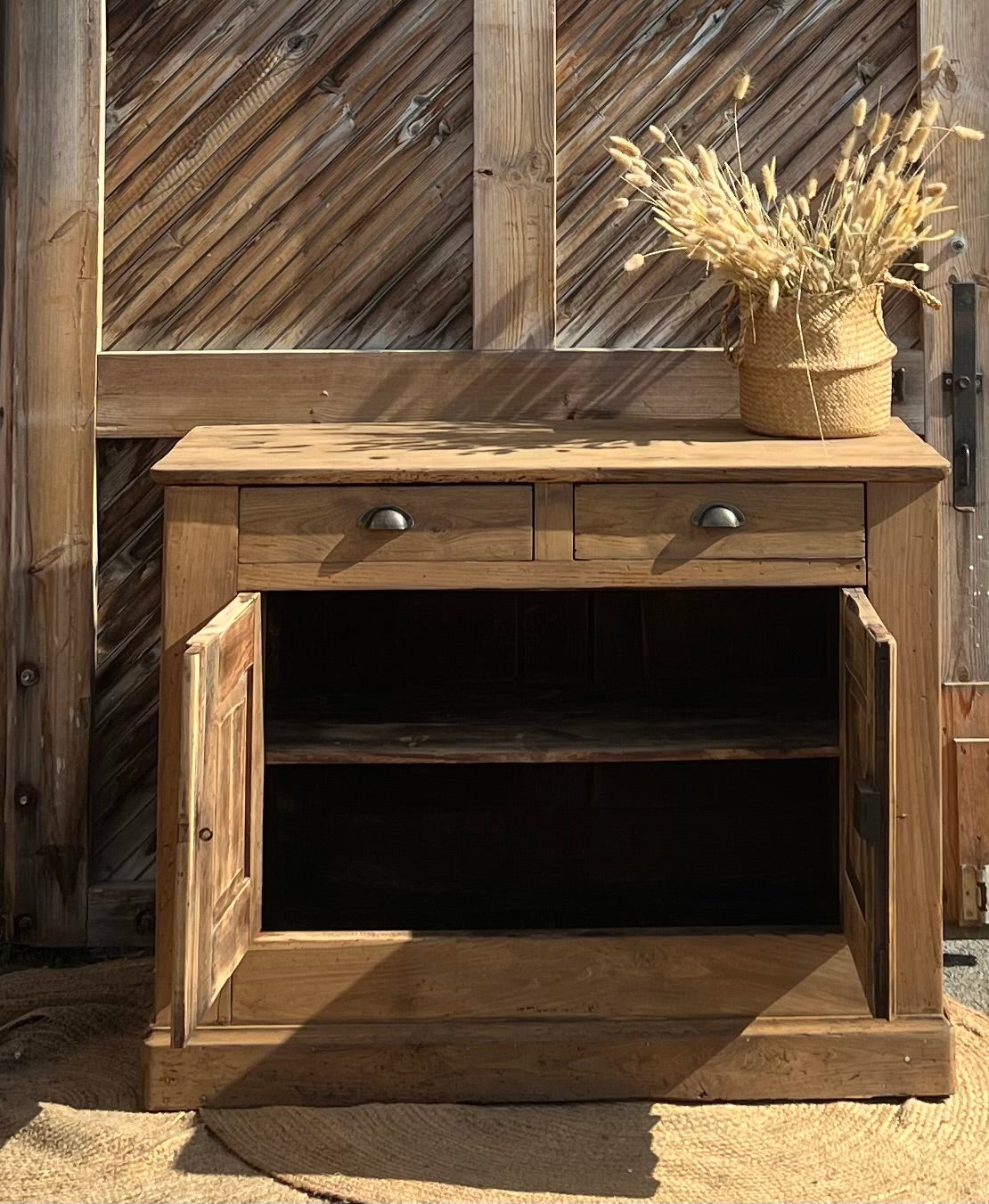 Buffet ancien en chêne massif brut