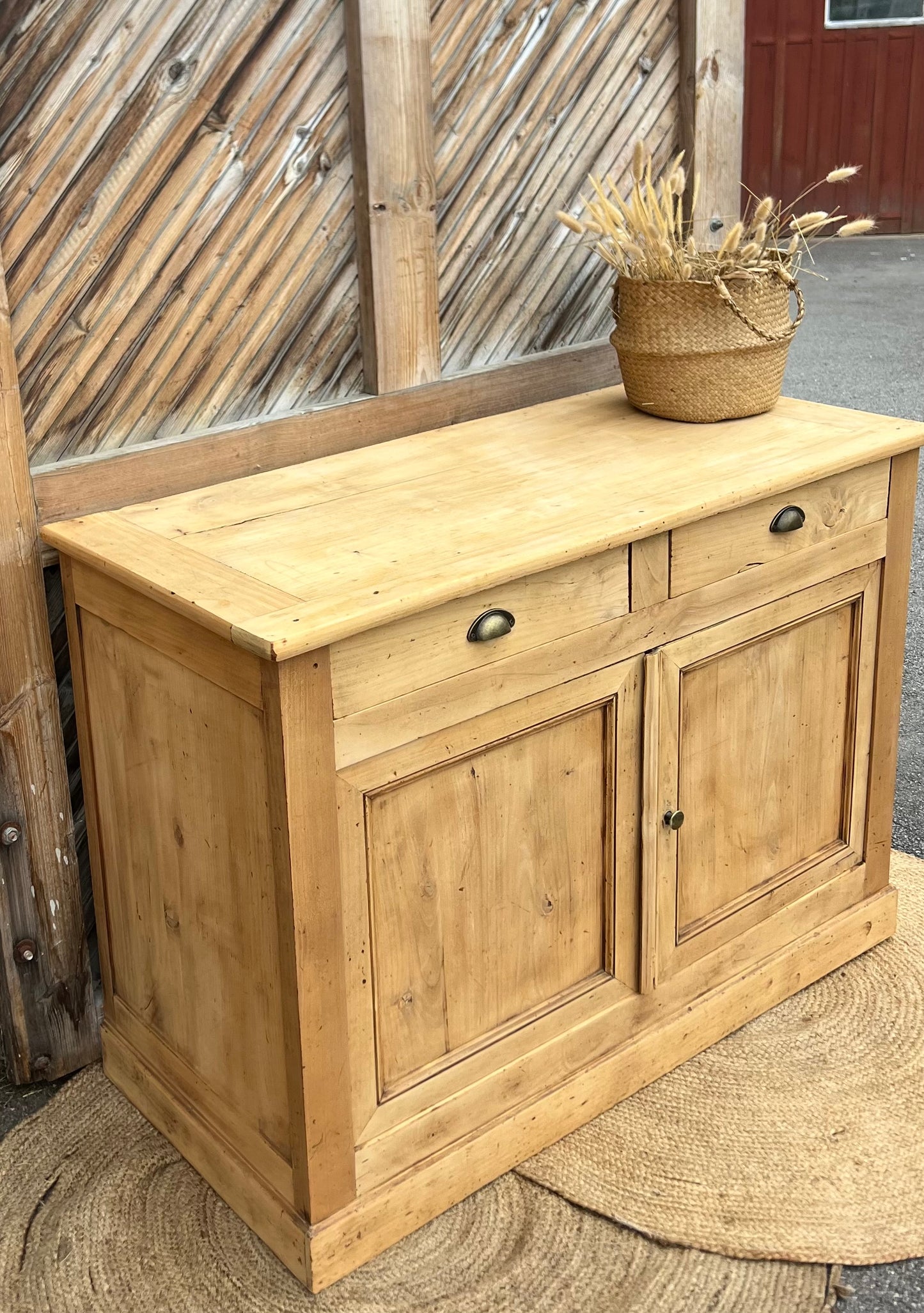 Buffet ancien en bois massif brut 2 tiroirs