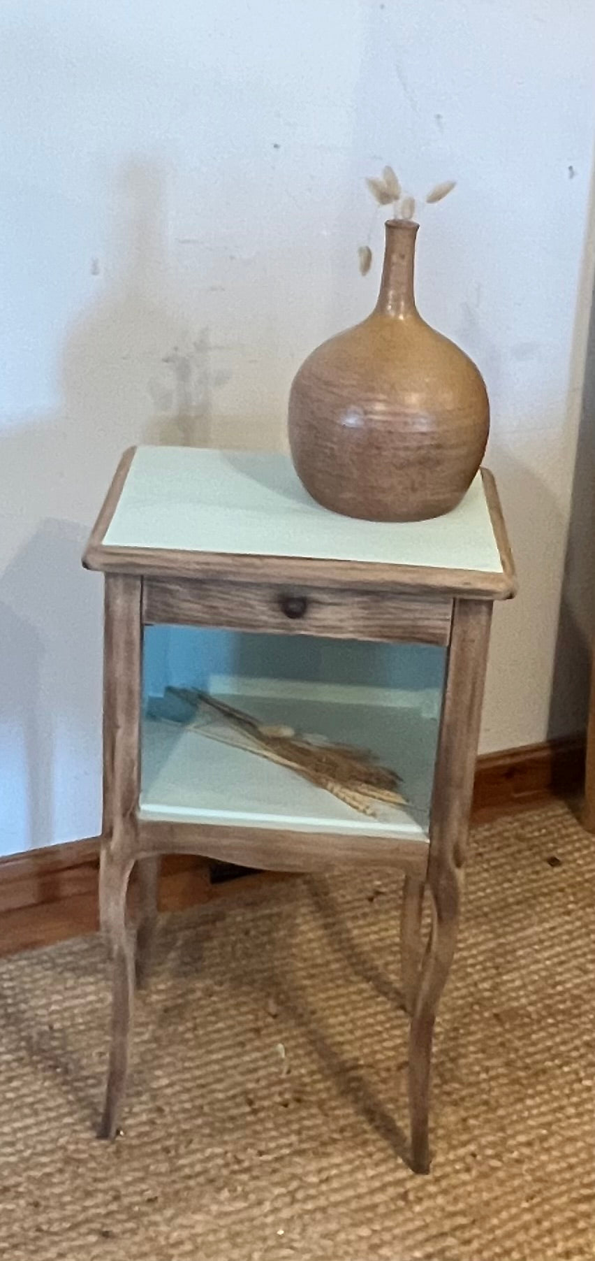 Chevet ancien en chêne brut et vert amande