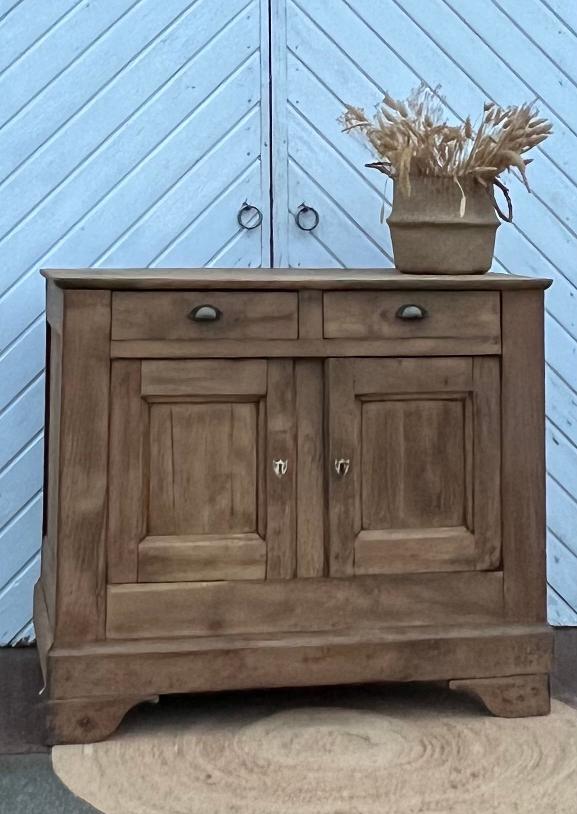 Buffet ancien en chêne massif brut