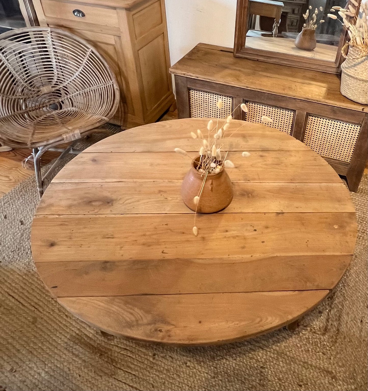 Table basse ronde ancienne en bois massif brut