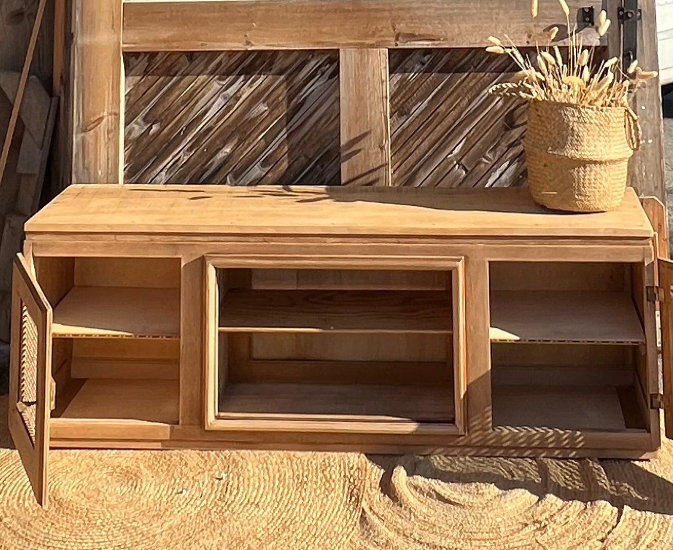 Meuble télé tv ancien en bois massif brut et cannage