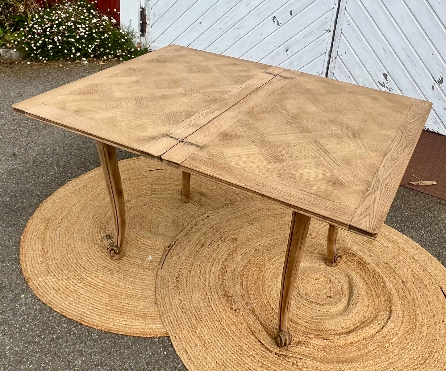 Table portefeuille ancienne en chĂȘne brut - de 2 a 4/6 personnes