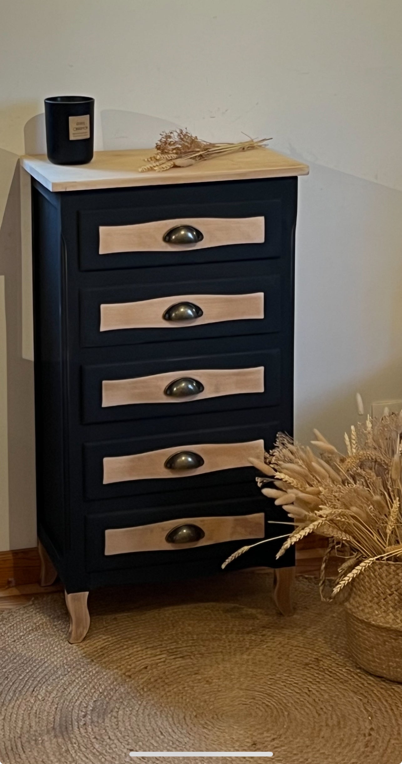 Chiffonnier ancien en bois massif brut et noir mat 5 tiroirs
