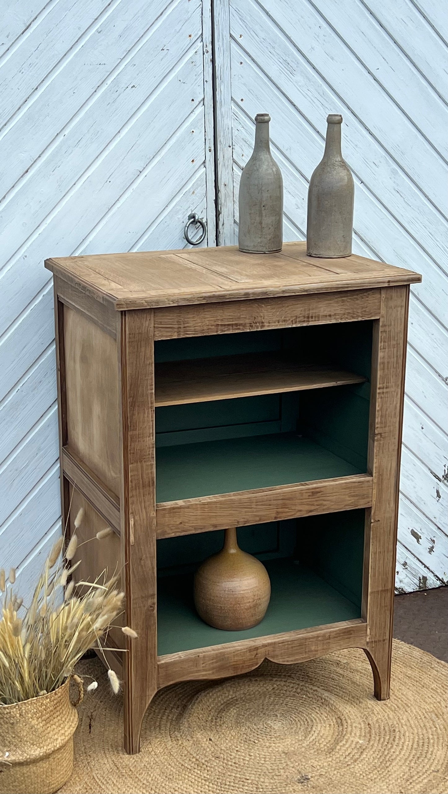 Bibus ancien meuble de rangement en chêne brut et vert treillis