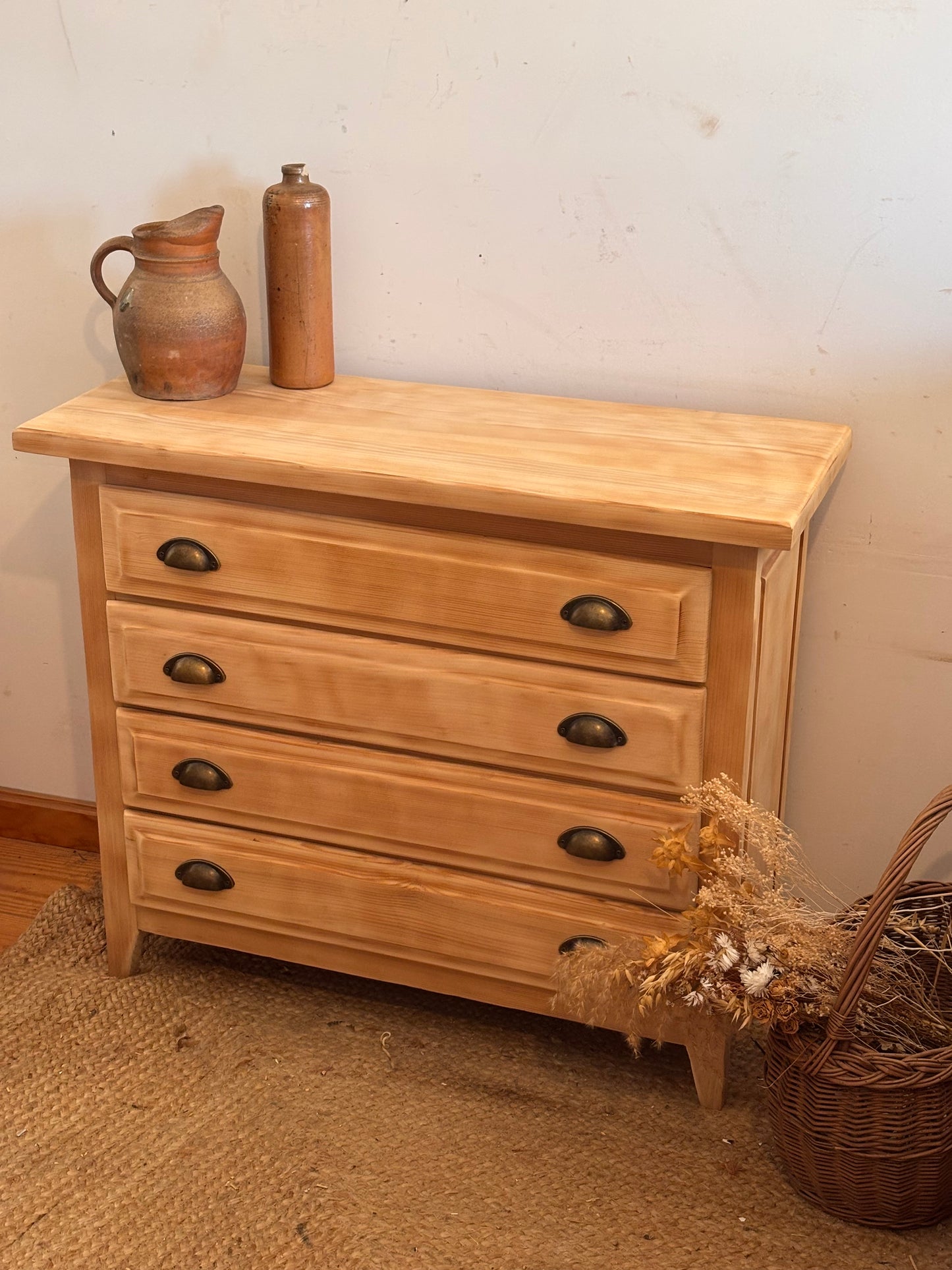 Commode étroite rénovée en bois massif brut - console 4 tiroirs