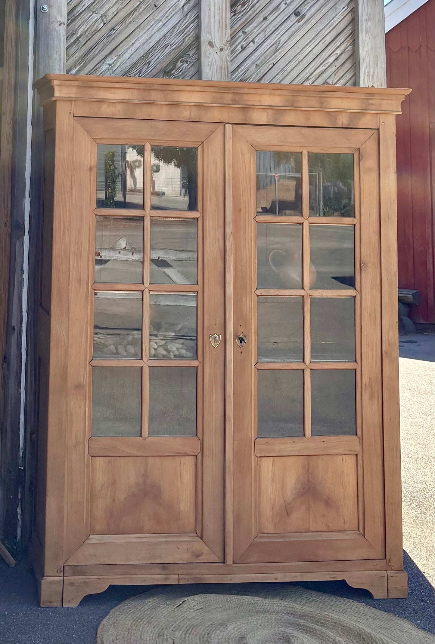 Armoire parisienne ancienne : vaisselier bibliothèque en bois massif brut