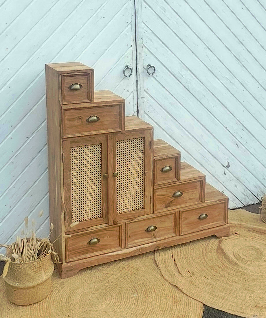 Meuble escalier rénové en bois massif brut et cannage