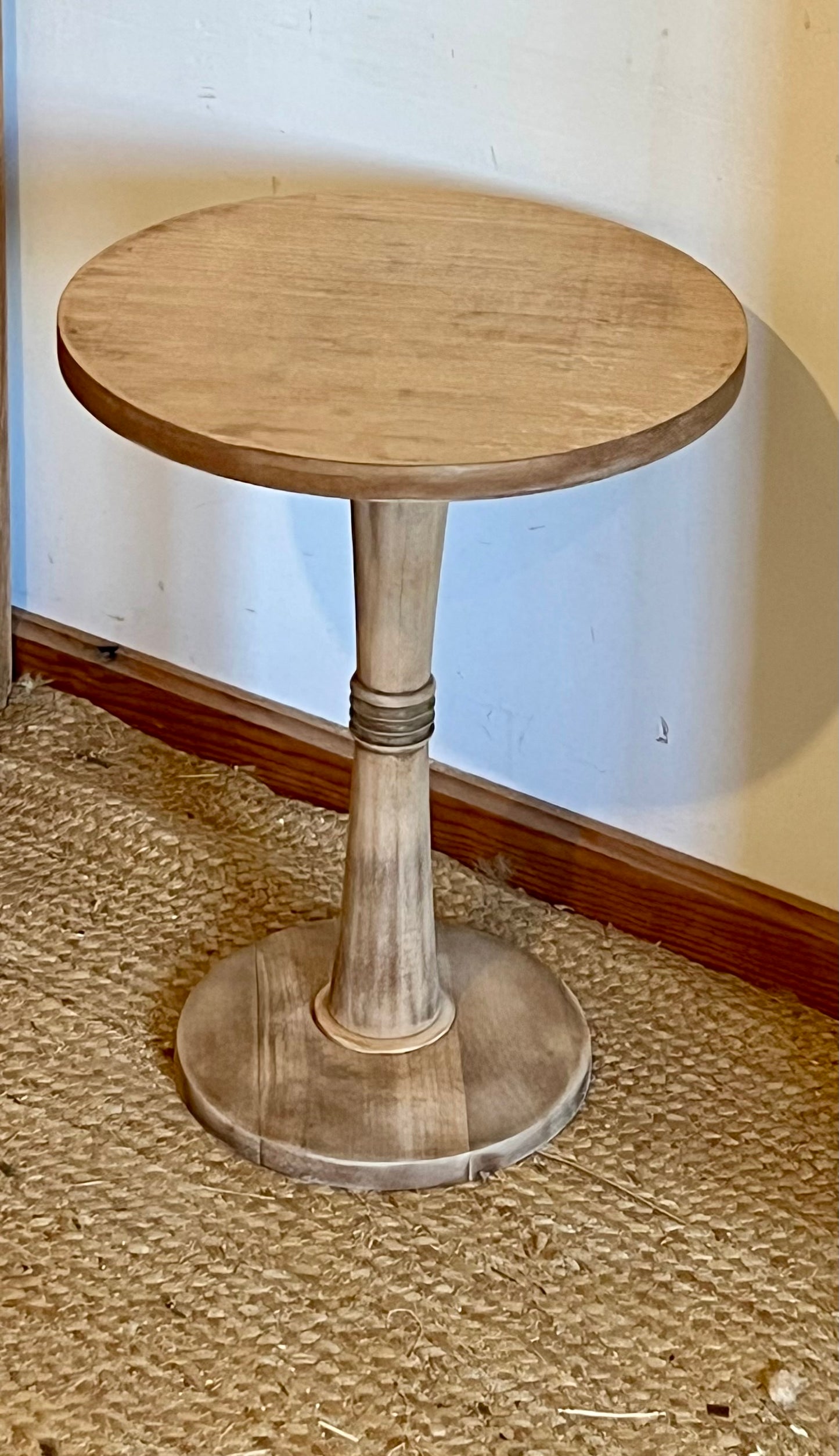 Guéridon / table d’appoint en bois brut