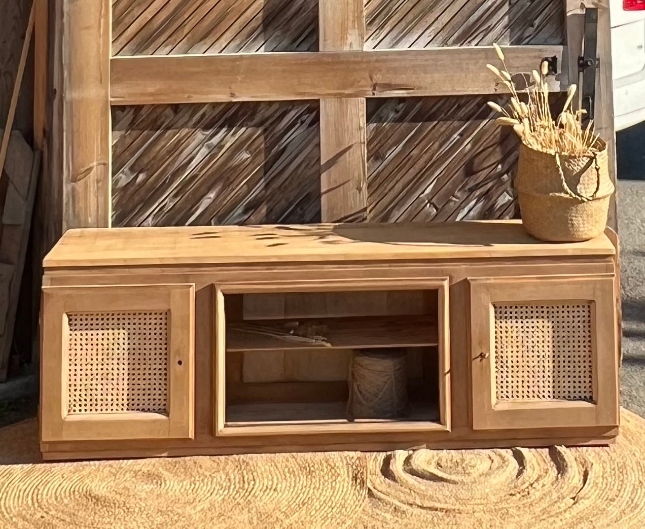 Meuble télé tv ancien en bois massif brut et cannage