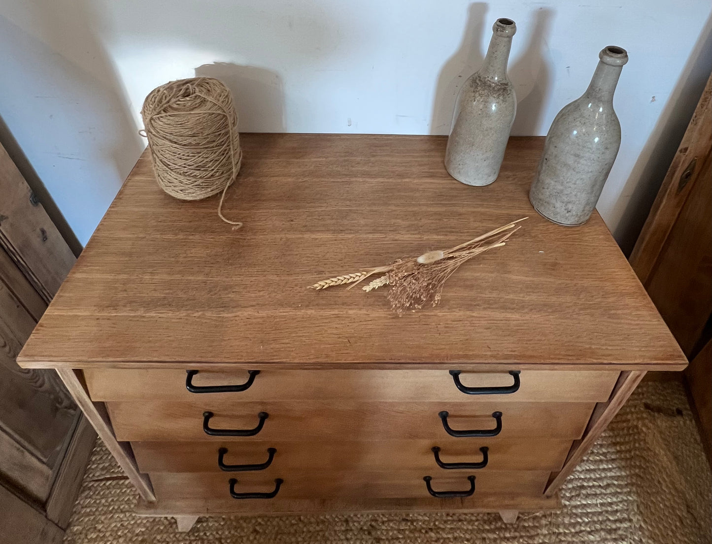 Commode vintage en chêne brut pieds compas - années 50