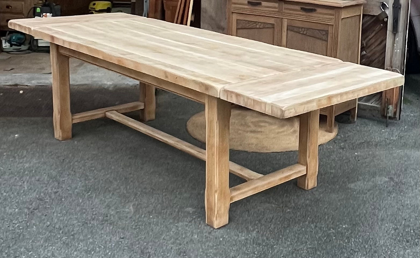 Grande table ancienne rénovée 2 rallonges en chêne massif brut
