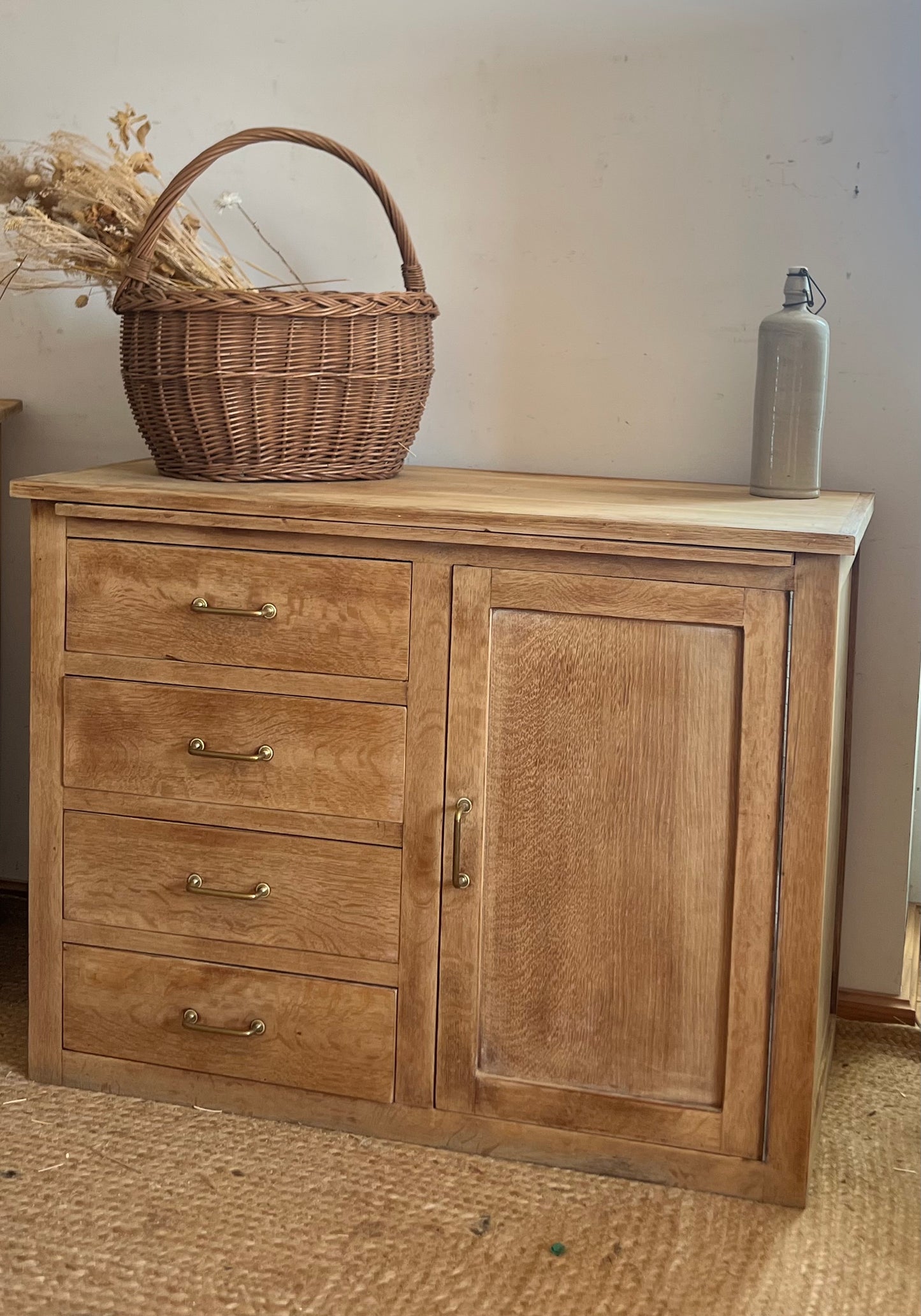 Buffet vintage ancien en chêne brut : commode , meuble tv , vaisselier , buffet …