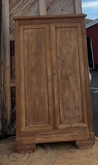 Armoire ancienne en chêne massif brut
