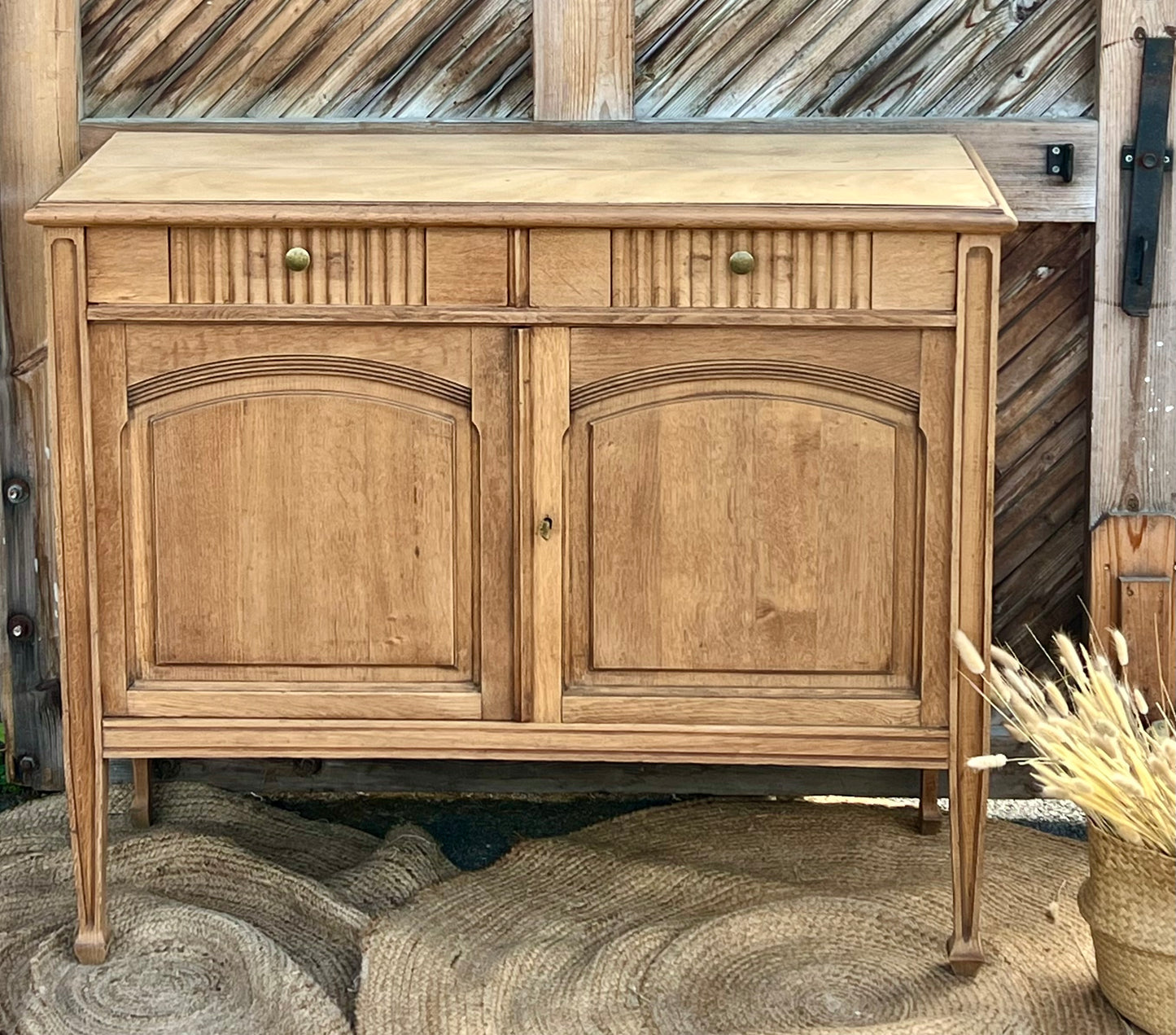 Buffet ancien en chêne brut 2 tiroirs
