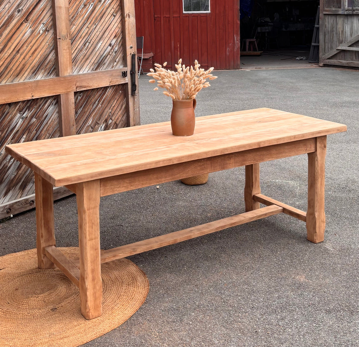 Grande table de ferme ancienne rénovée en chêne massif brut