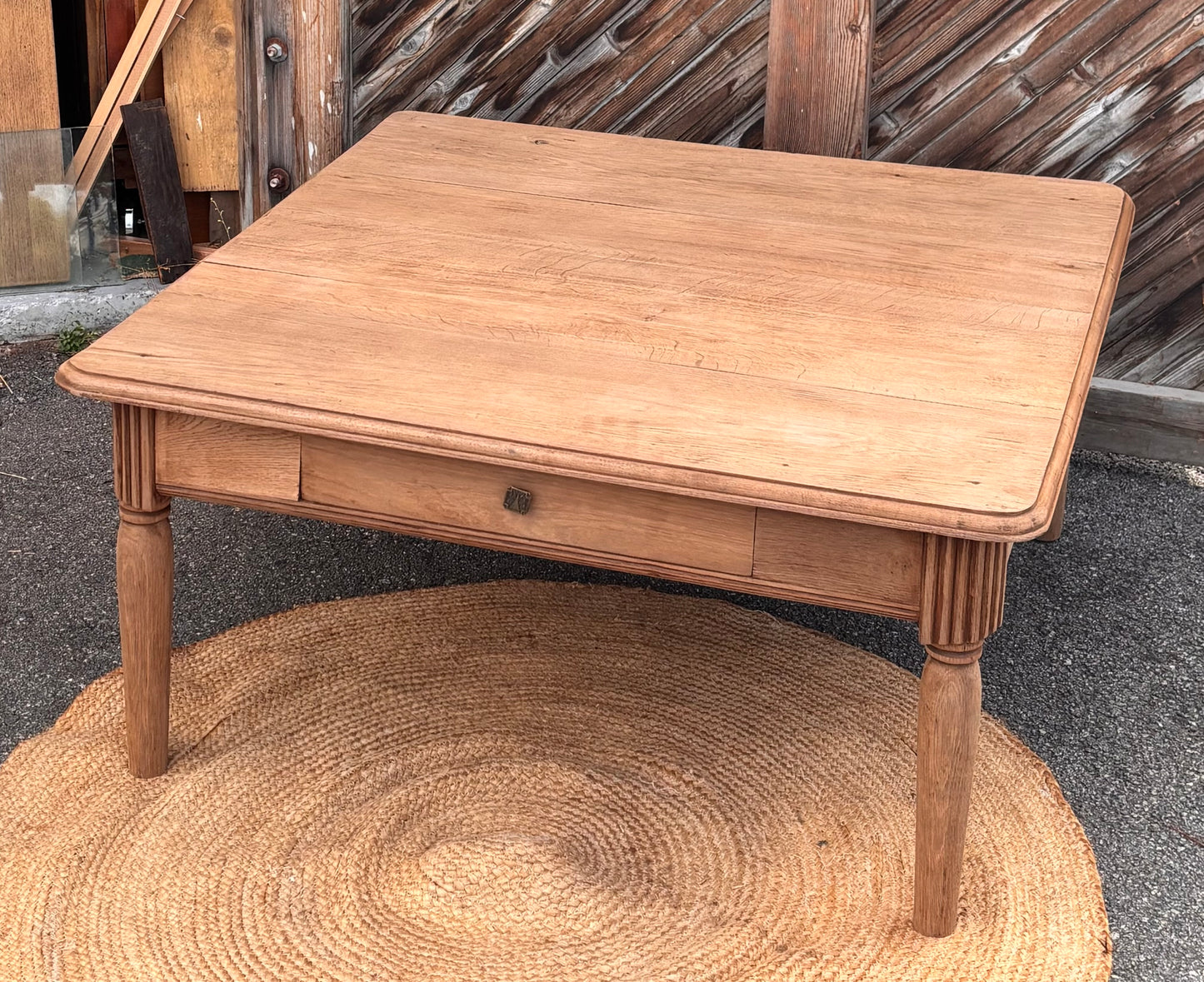 Table basse carrée ancienne en chêne massif brut - 1 tiroir