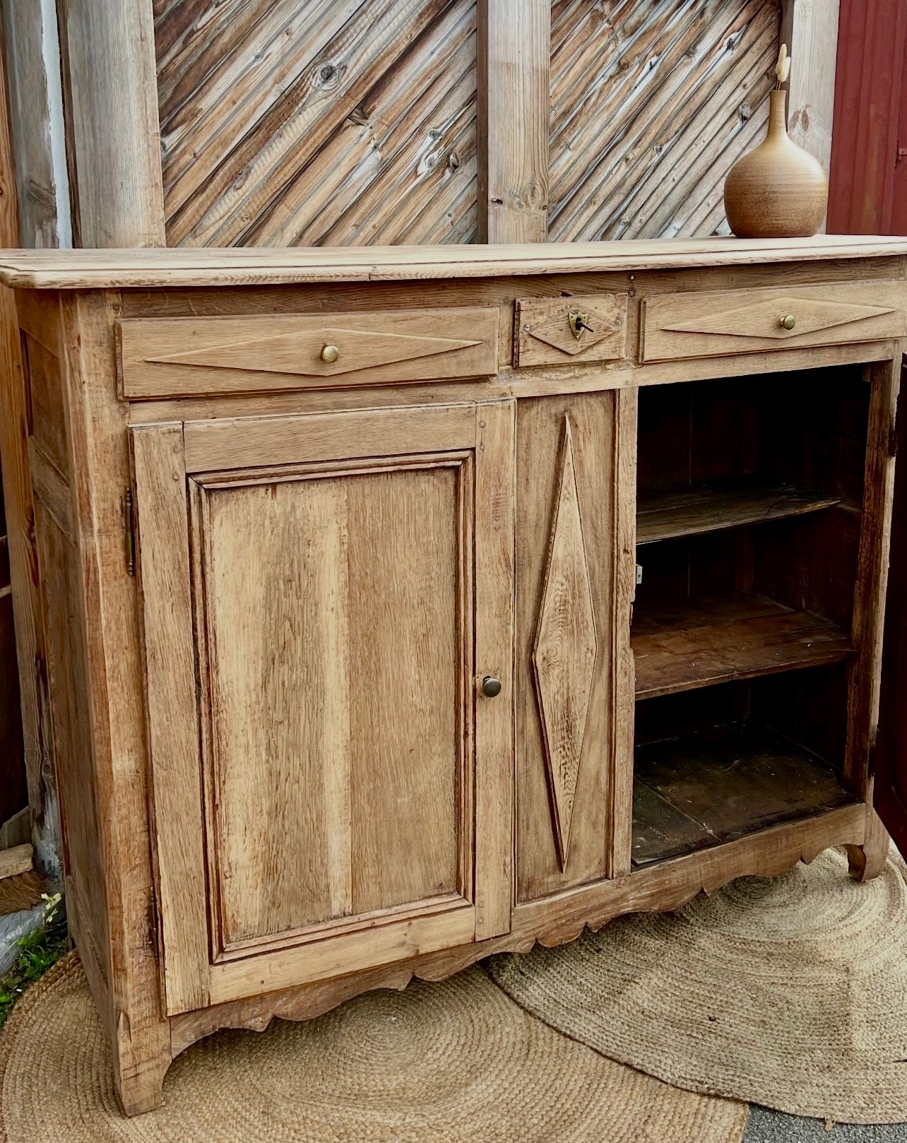 Buffet ancien en chêne massif brut 3 tiroirs