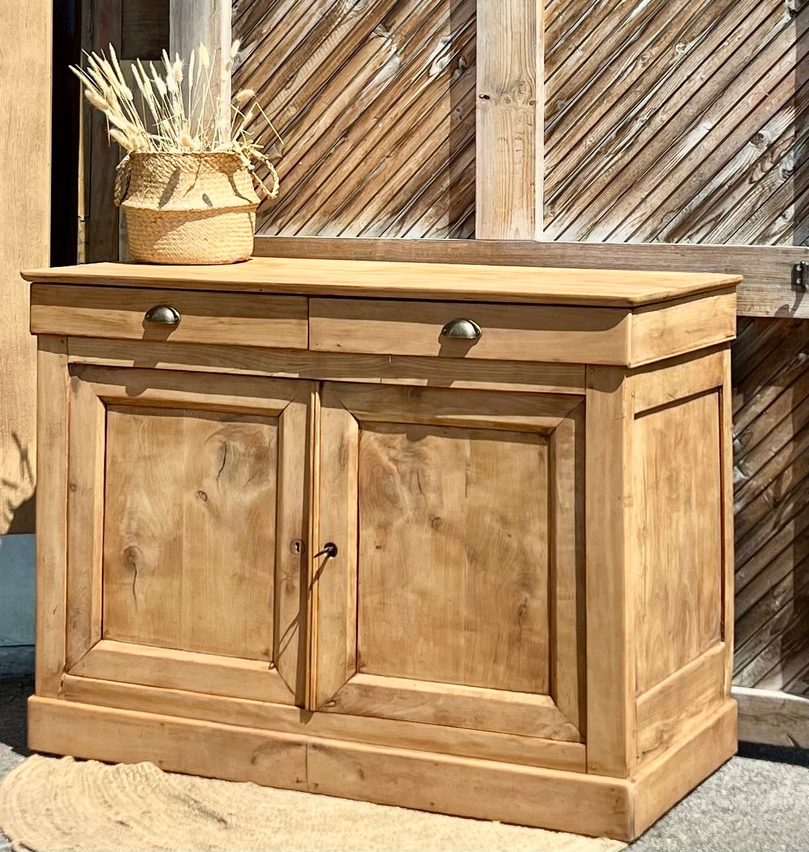 Buffet ancien en bois massif brut 2 tiroirs