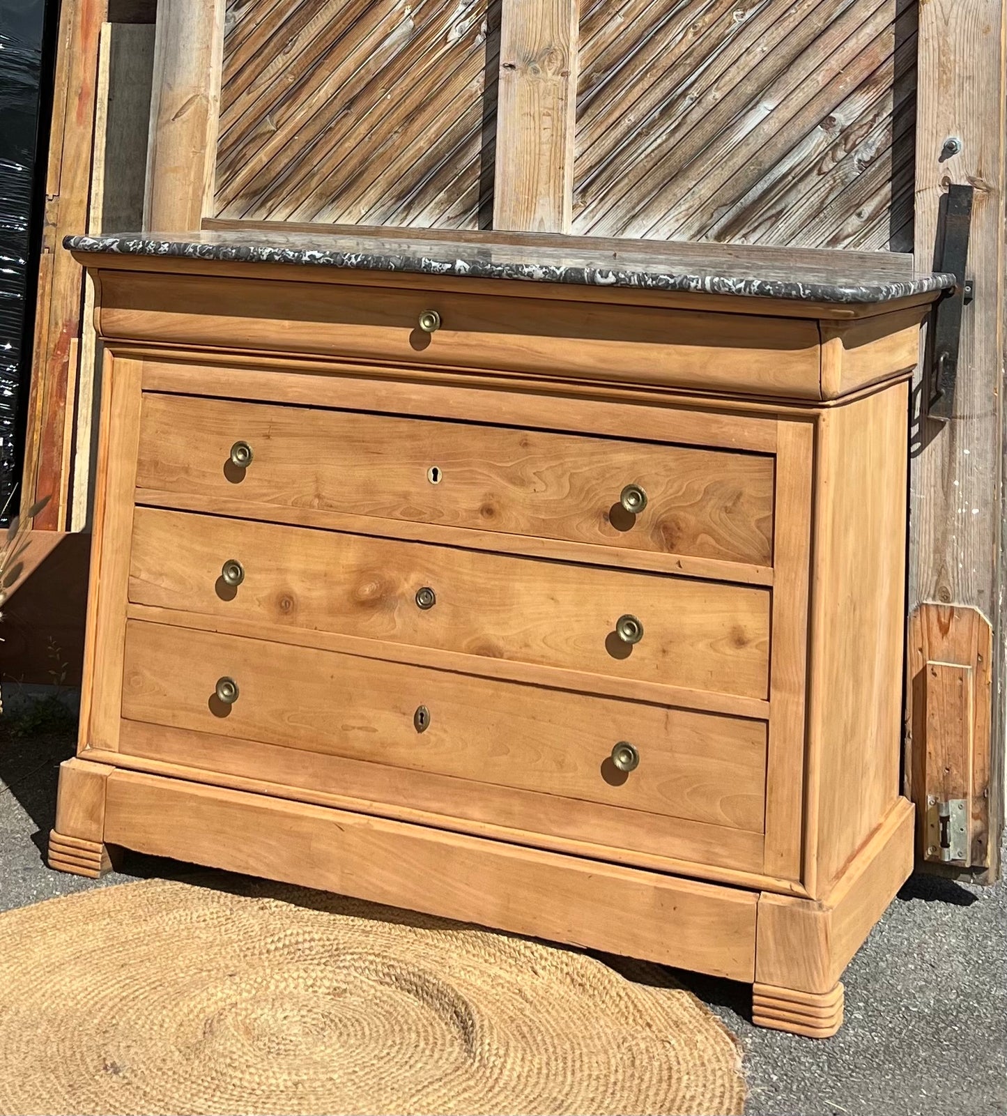 Commode ancienne en bois massif brut et marbre