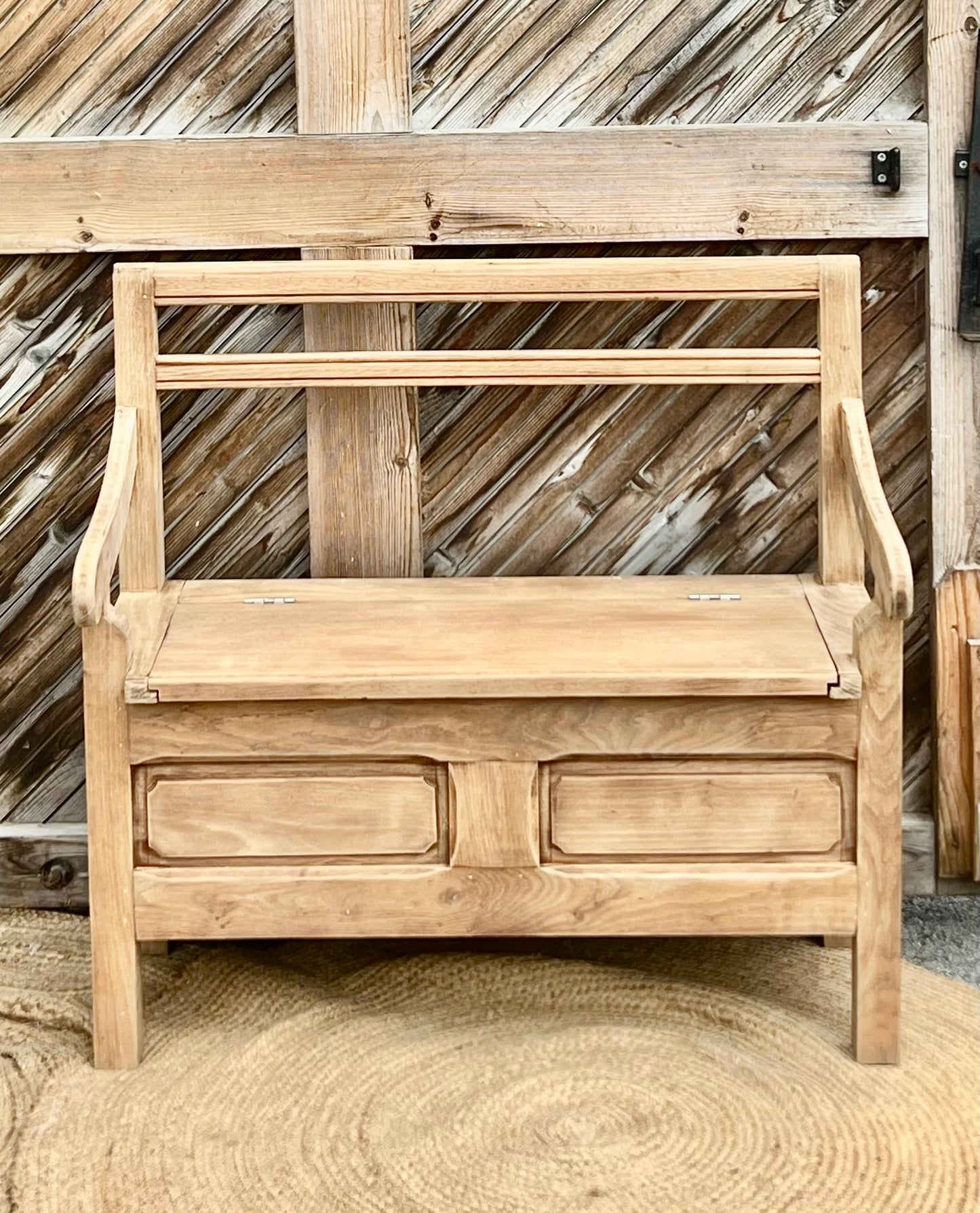 Banc coffre ancien en chêne massif brut