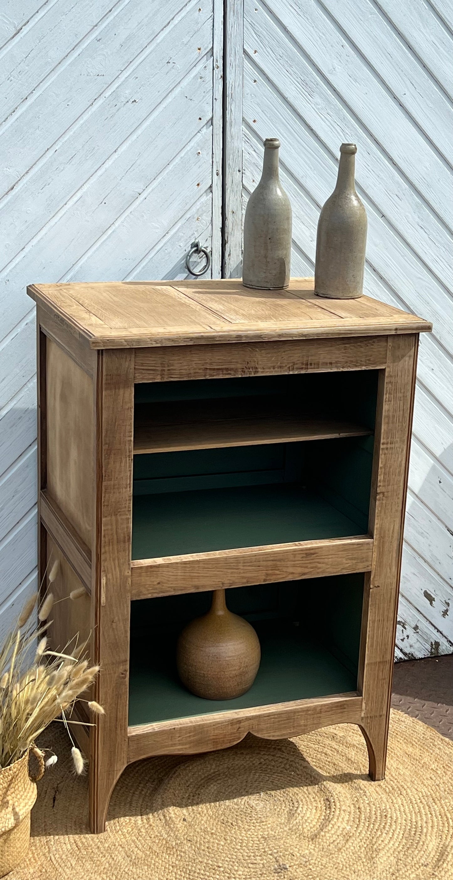 Bibus ancien meuble de rangement en chêne brut et vert treillis